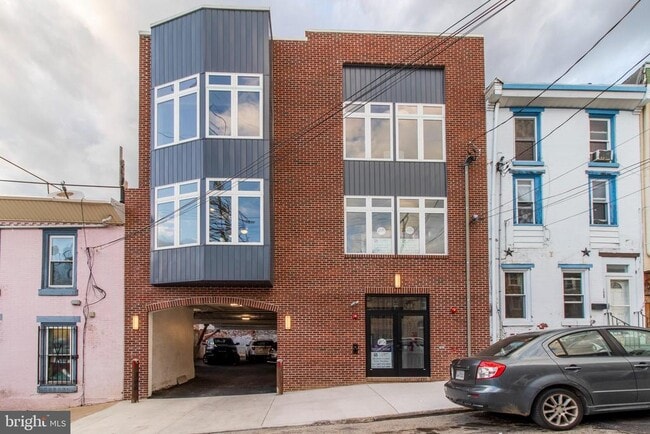 Building Photo - 124 Levering St