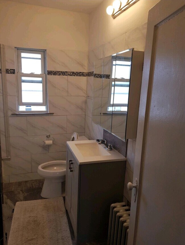 Building Photo - 2002 46th St