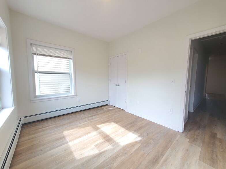 444 Bergen Ave 2R - 441 Bergen Ave
