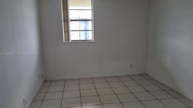 Building Photo - 4550 NW 9th St