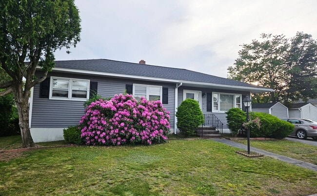 Building Photo - 5 Winston Dr