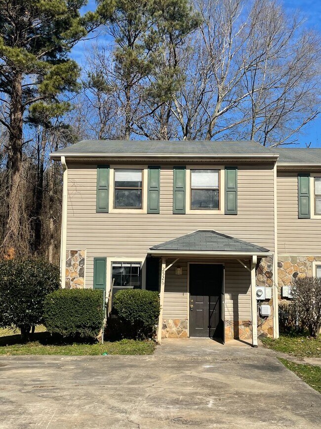 Building Photo - 2526 Sweetridge Ct