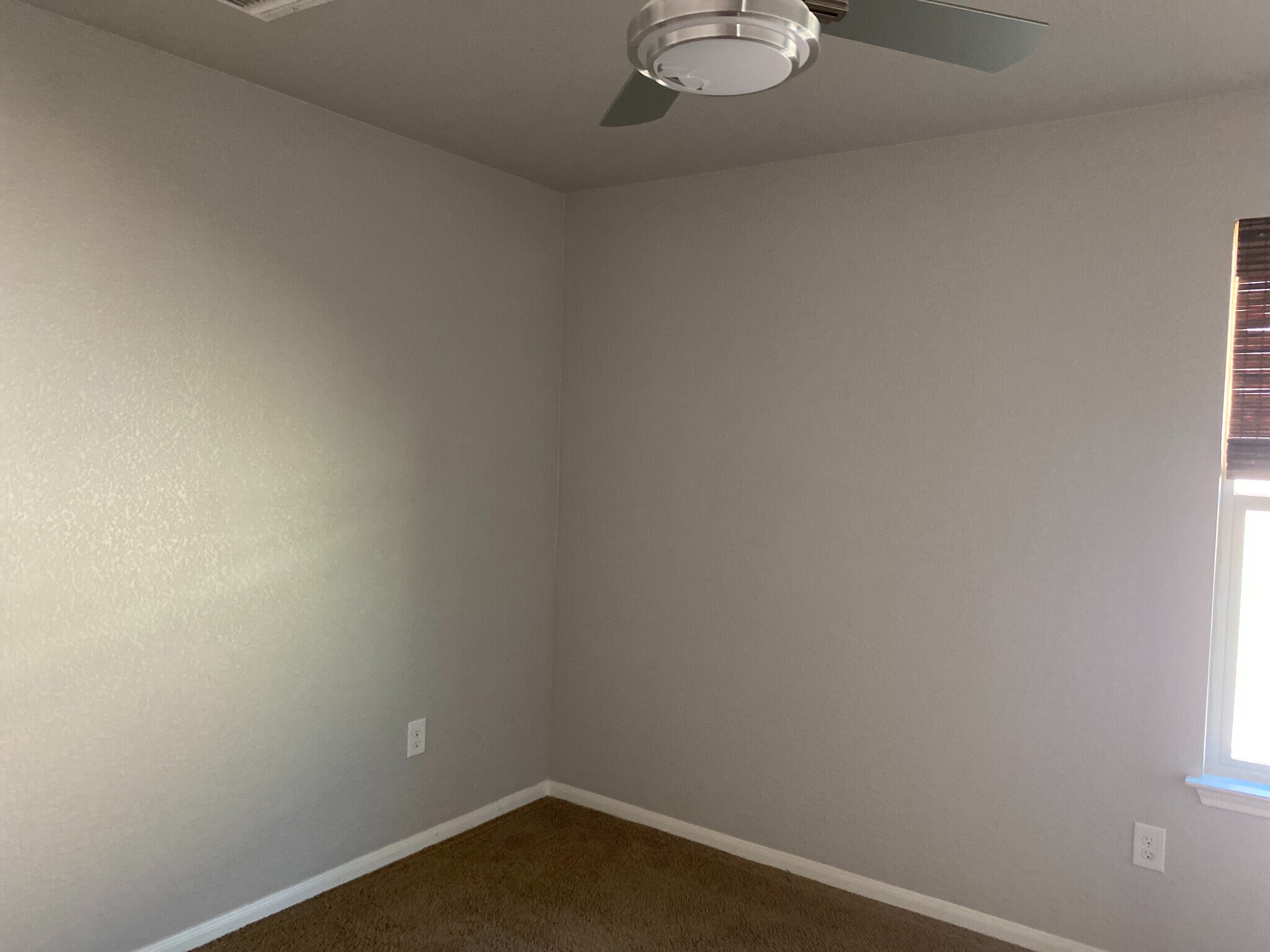 Building Photo - Room in House on Tilmon Ln