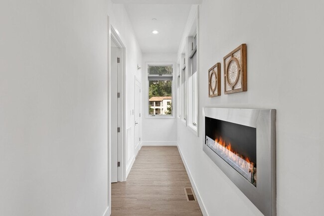 Building Photo - Modern Claremont Hills Home with Spectacular Tiered Yard