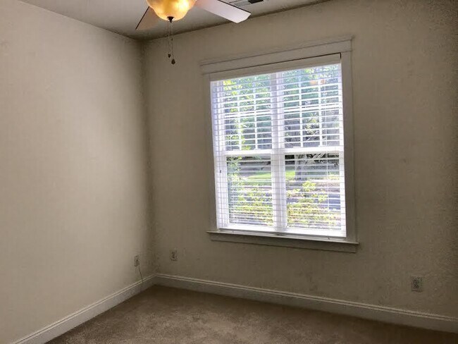 Building Photo - Cute home located in Ballantyne!