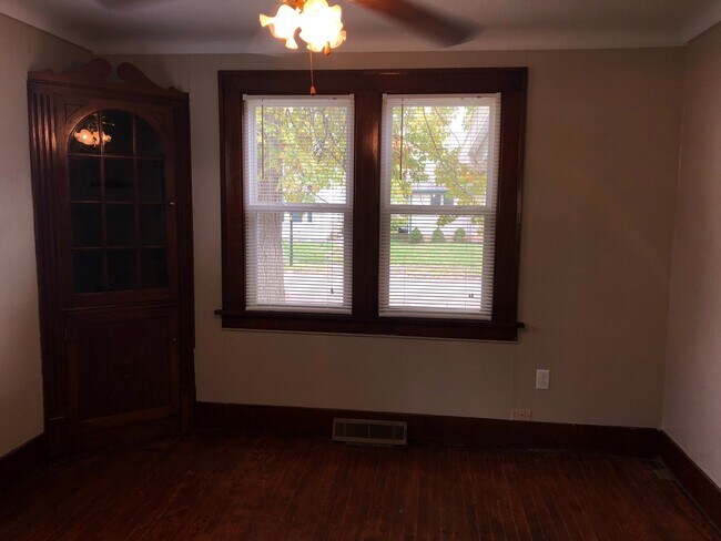Building Photo - 3406 Robinwood Dr
