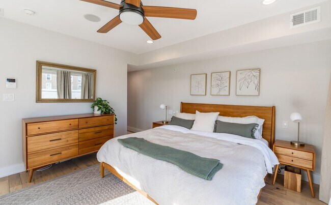 Building Photo - Three Bed Olde Kensington Home