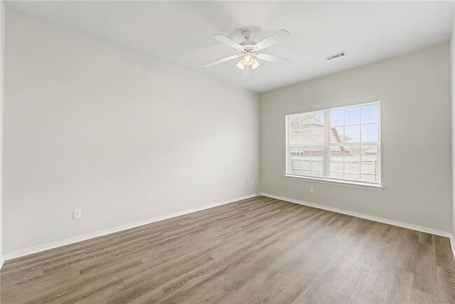 Building Photo - 3102 SW Deerfield Blvd