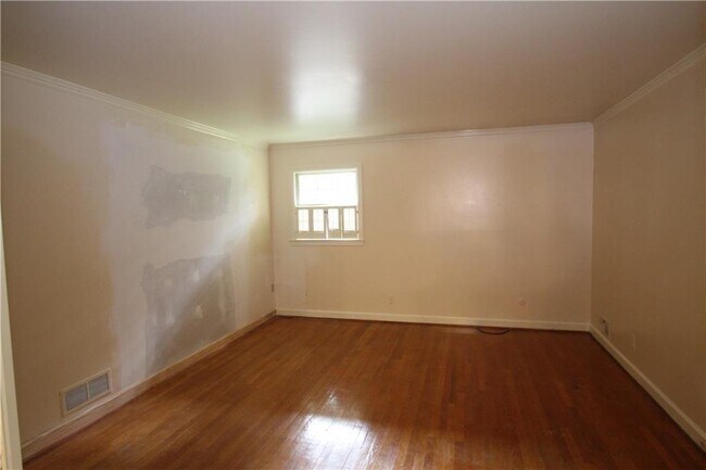 Building Photo - 4690 Huntley Dr NE