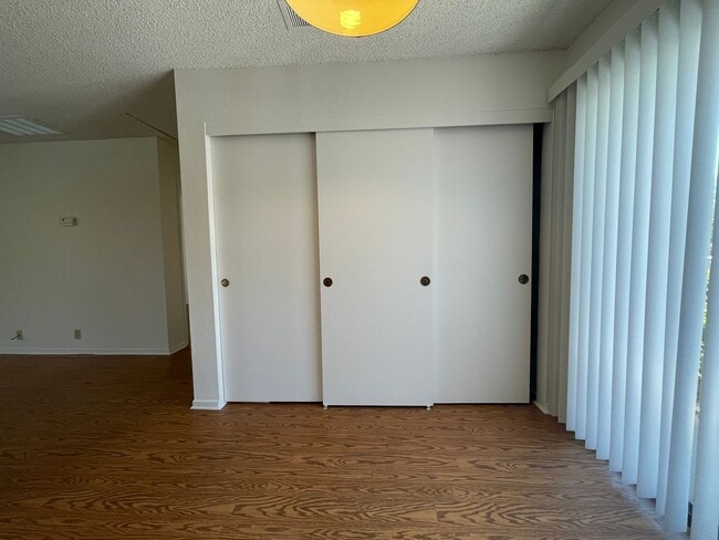 Building Photo - Upstairs 2 Bedroom 1 Bath Apartment in Ata...