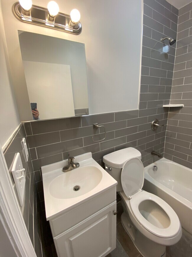 Building Photo - 48 Entwistle Ave