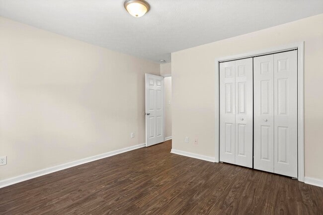 Building Photo - Minutes to Back Gate of Camp Lejeune!