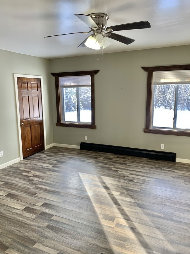 Building Photo - 855 Mann Hill Rd