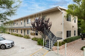 Building Photo - 2419 S Ridgeley Dr