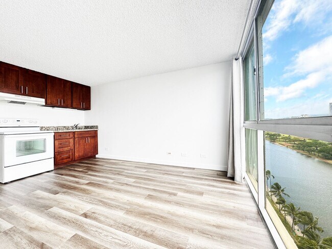 Building Photo - Waikiki Condo with One Assigned Parking Space