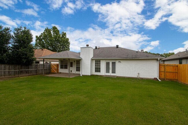 Building Photo - 23 Pamela Ln