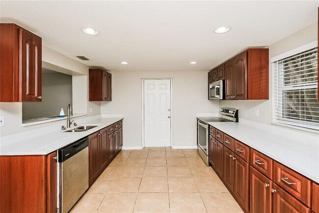 Building Photo - 3914 Pensdale Dr