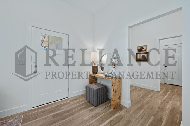 Building Photo - 601 Elmwood St