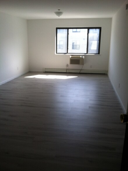 Building Photo - 208 Undercliff Ave