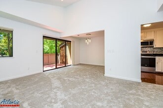 Building Photo - Beautiful Condo | Central A/C | Private Ba...