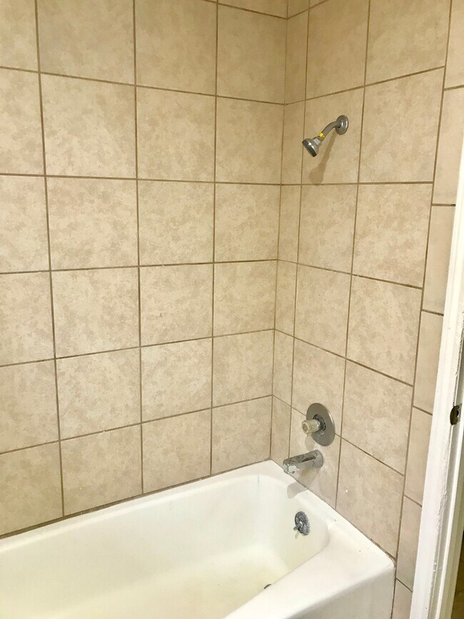 Building Photo - 8606 Geneva Ave