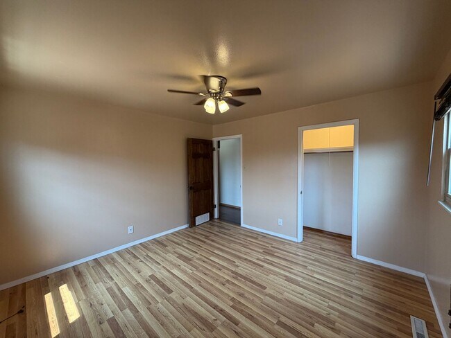 Building Photo - Cozy 4 Bedroom 2 Bathroom Home In The NE!