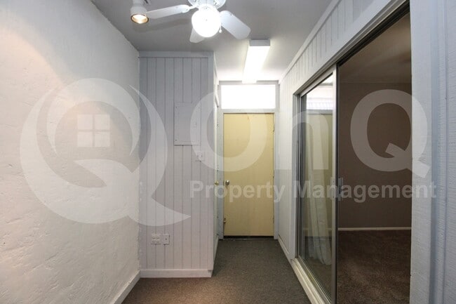 Building Photo - 9021 W Elm St