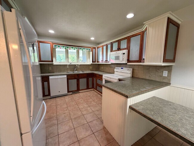 Building Photo - 6375 Bauer Rd