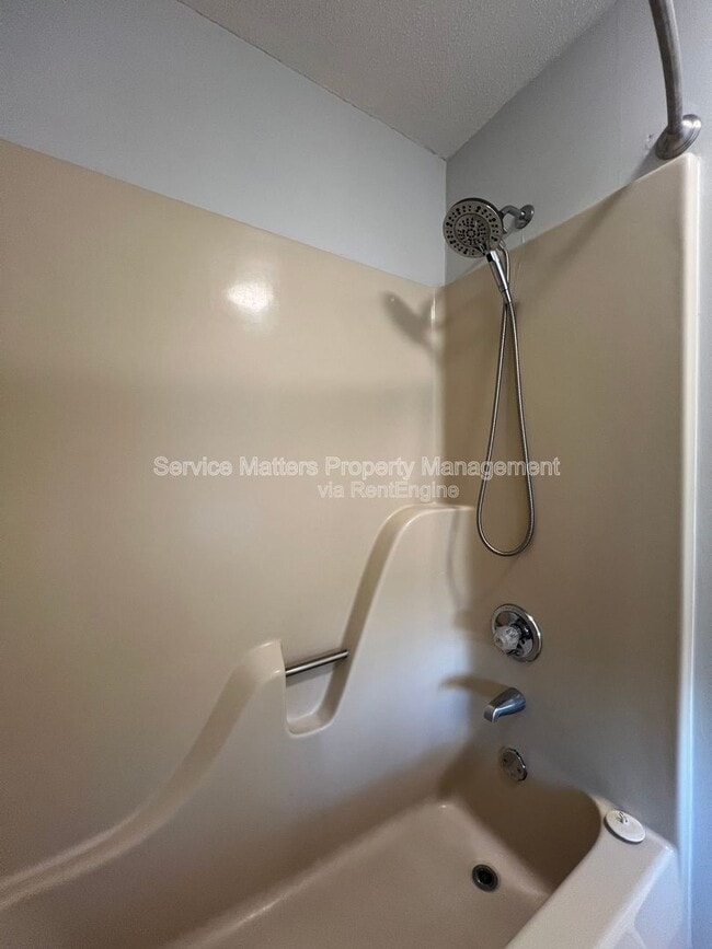 Building Photo - 6004 Players Pl