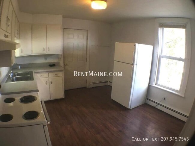 Building Photo - 699 Main St