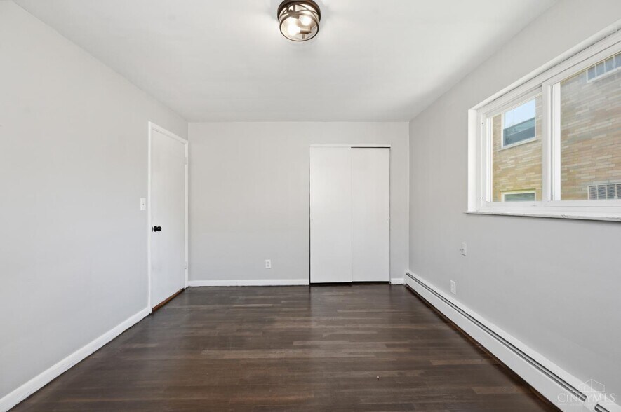Building Photo - 6155 Ridge Ave