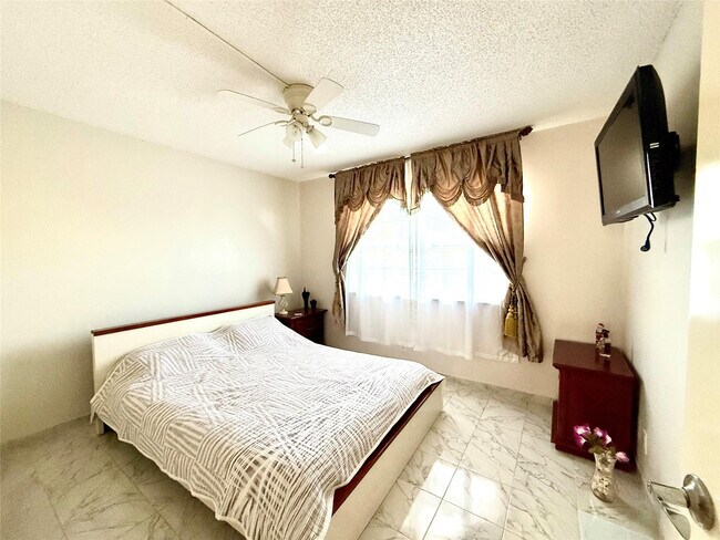 Building Photo - 9440 SW 8th St