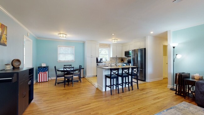 Building Photo - 110 Pinecliff Dr