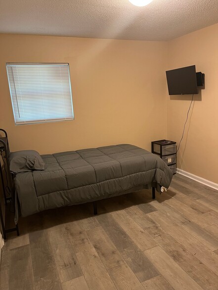 Building Photo - 1016 Flamingo Dr