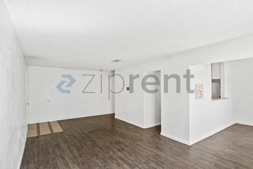 Building Photo - Unit G