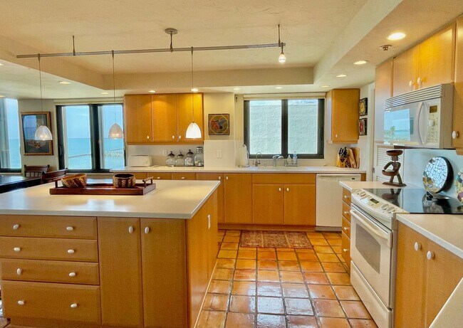 Building Photo - Sarasota Bay Penthouse