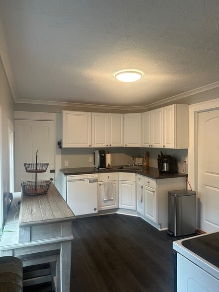 Kitchen - 14 Central St