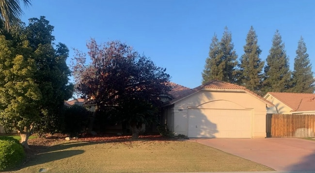 Building Photo - 10612 Sunset Canyon Dr