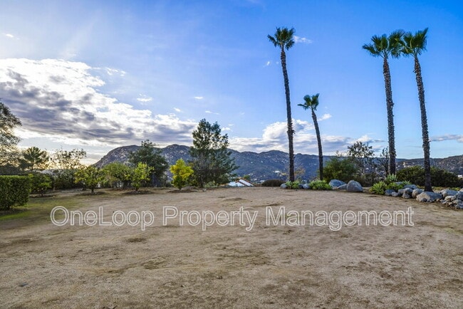 Building Photo - 493 Summerhill View