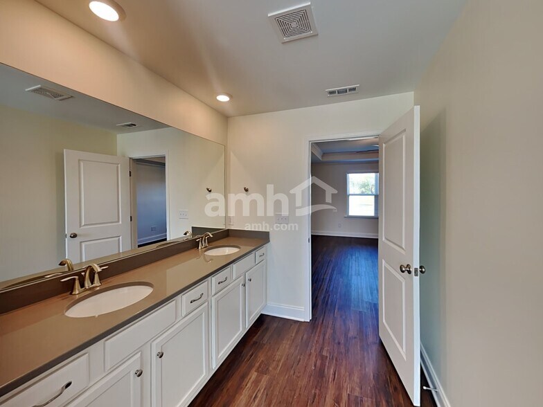 Building Photo - 4306 Effie Seward Dr