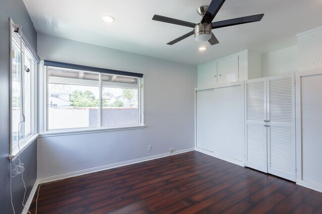 Building Photo - Spacious 5-Bedroom, 3-Bath Home with Pool ...