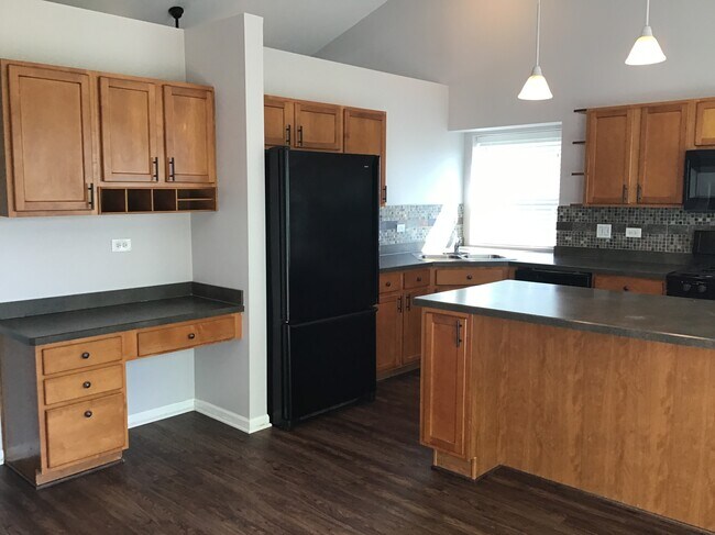 Building Photo - 1559 Parkside Dr