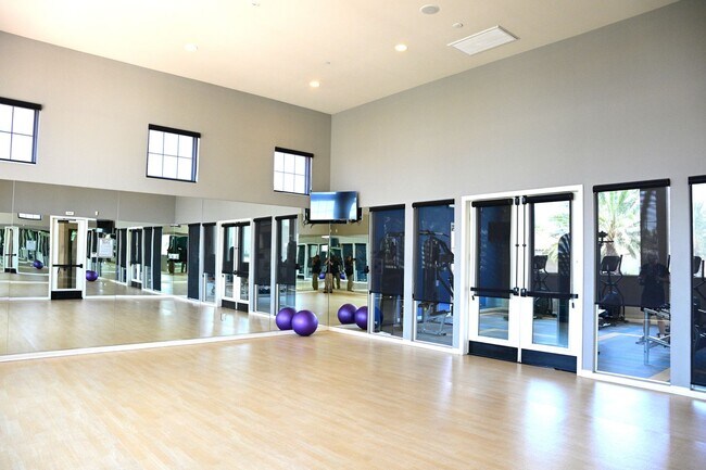 Building Photo - Modern Eastvale Home | 3 Bed | 2.5 Bath | 2-Car Garage | Pool & Gym | Solar Panels