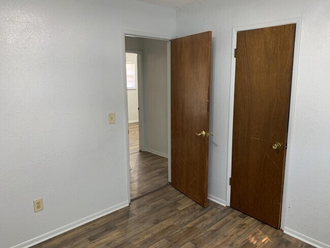 Building Photo - 1300 E Madison St