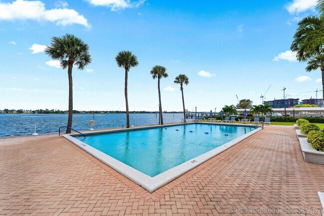 Building Photo - 2600 N Flagler Dr