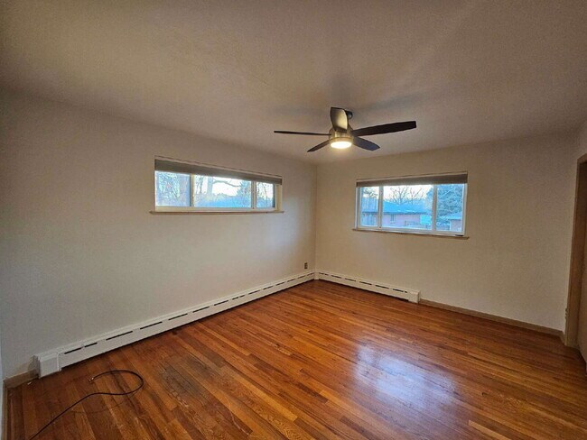 Building Photo - 2025 Lee St