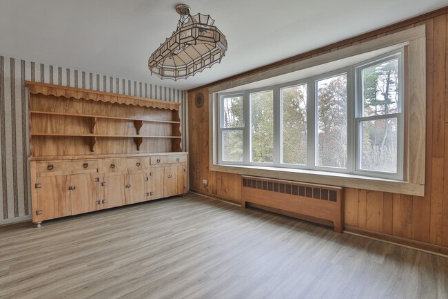 Building Photo - 334 S River Rd