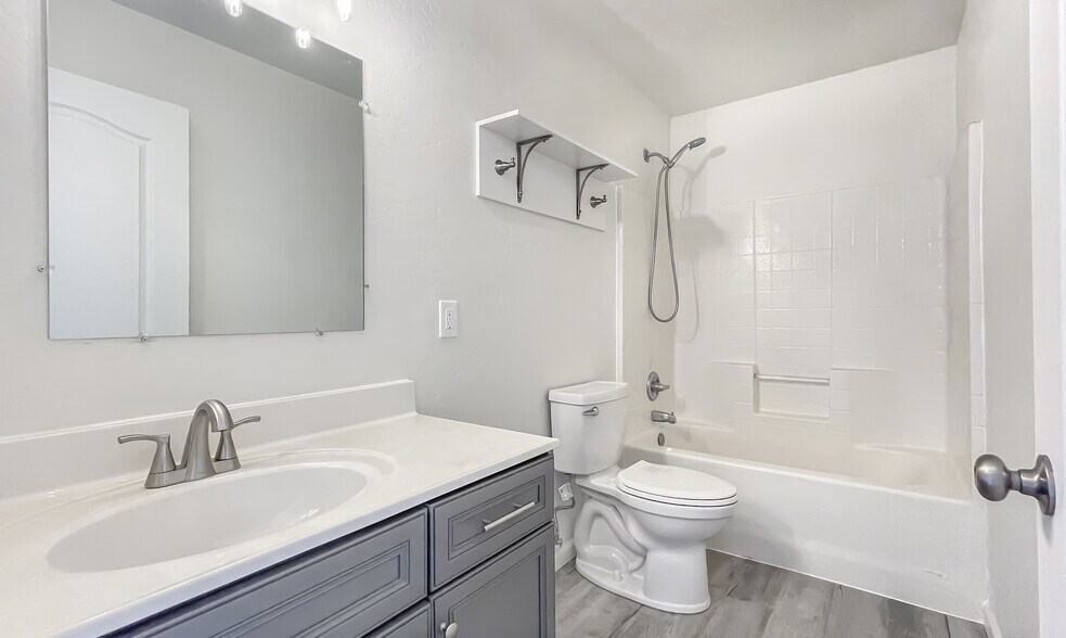 Building Photo - 701 Campbell St