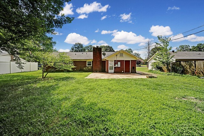 Building Photo - Beautiful Ranch