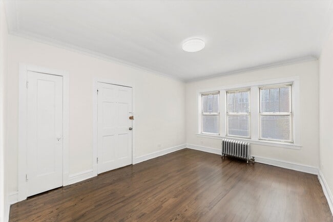 Building Photo - 4744 W Roscoe St